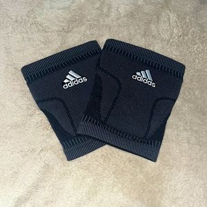 Small Adidas Volleyball Kneepads